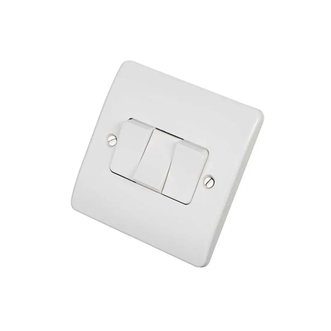 MK Logic Plus 10A 3G SP 2Way Plate switch K4873SAWHI - White