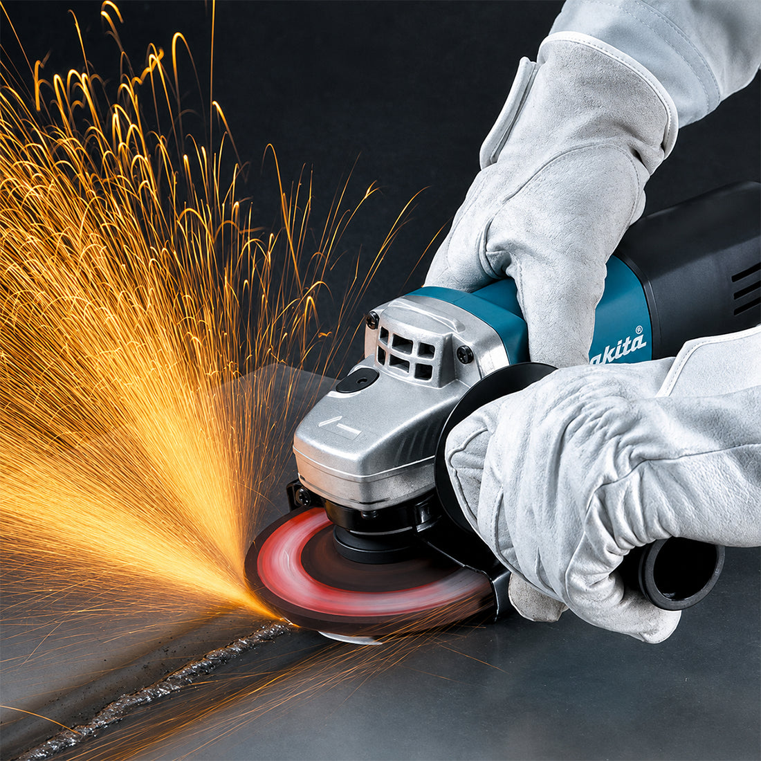 Makita Compact Angle Grinder 115mm 840W 9557HNG