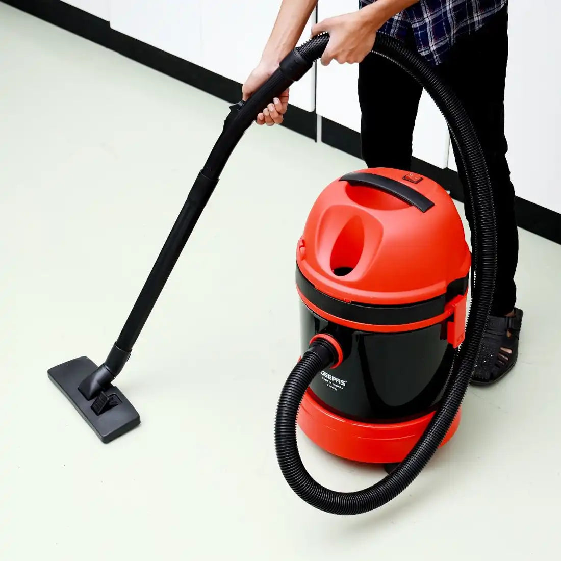 Geepas GVC19026 Vacuum Cleaner, 20L 2800W - Red & Black