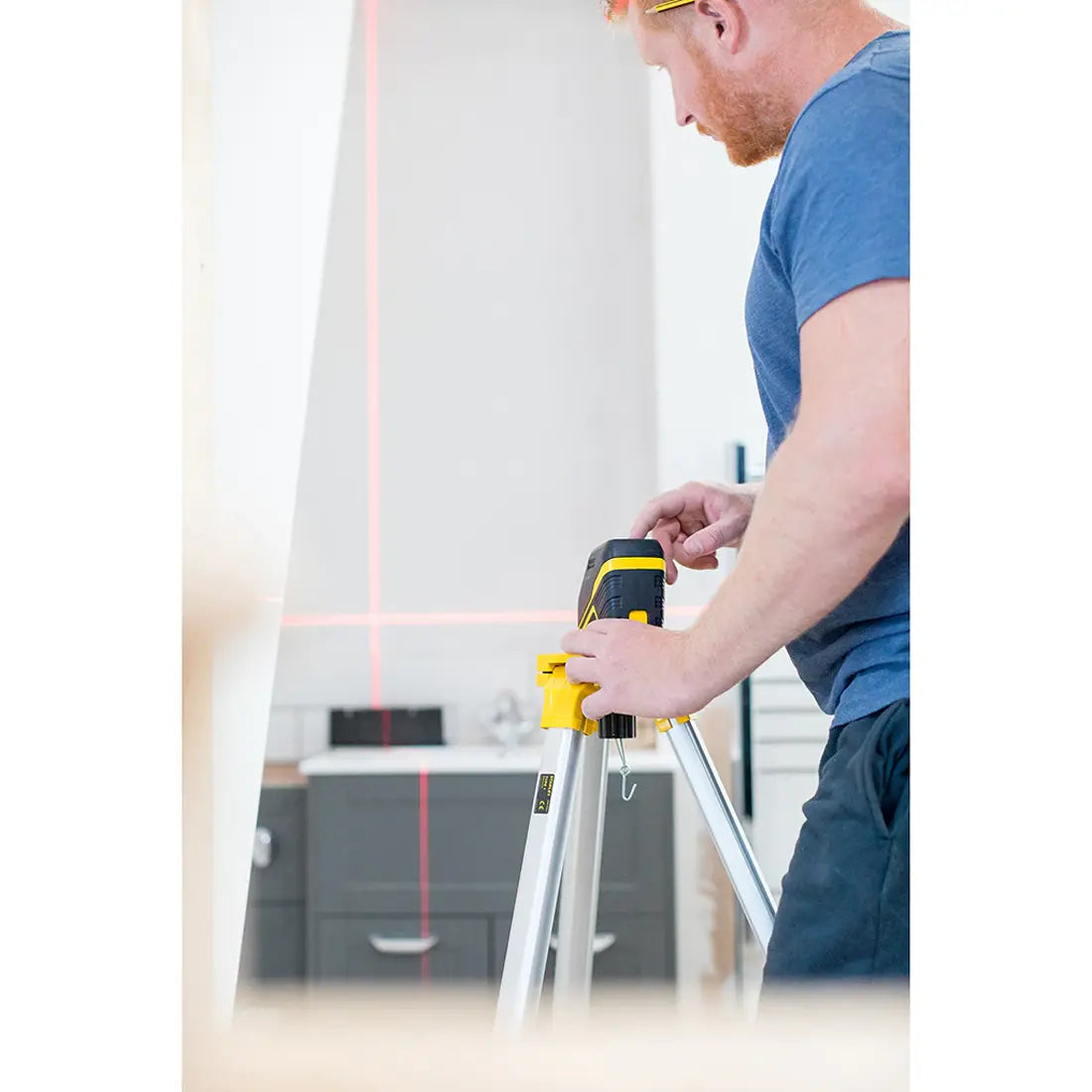 Stanley FMHT77585-1 50m FCL-R Cross Line Alkaline Red Beam Laser Level