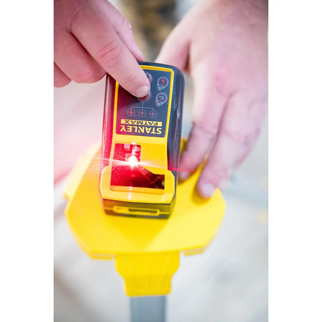 Stanley FMHT77585-1 50m FCL-R Cross Line Alkaline Red Beam Laser Level