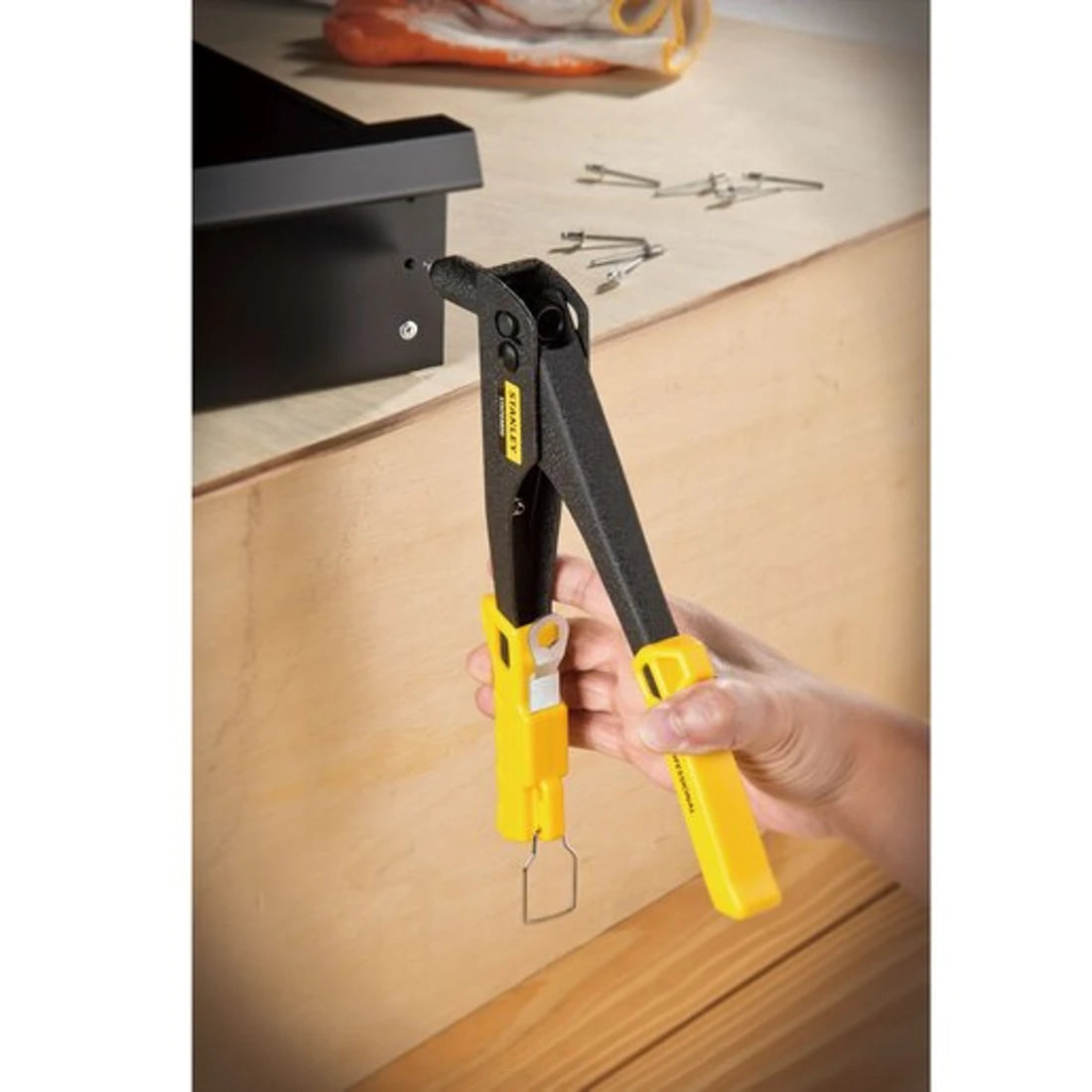 Stanley STHT69800-8 Heavy Duty Riveter 4 Nose Pieces - Yellow